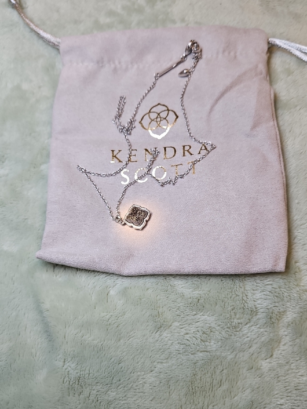 Kendra Scott Silver Dainty Quatrefoil Pendant BLUE Necklace with SILVER CHAIN.